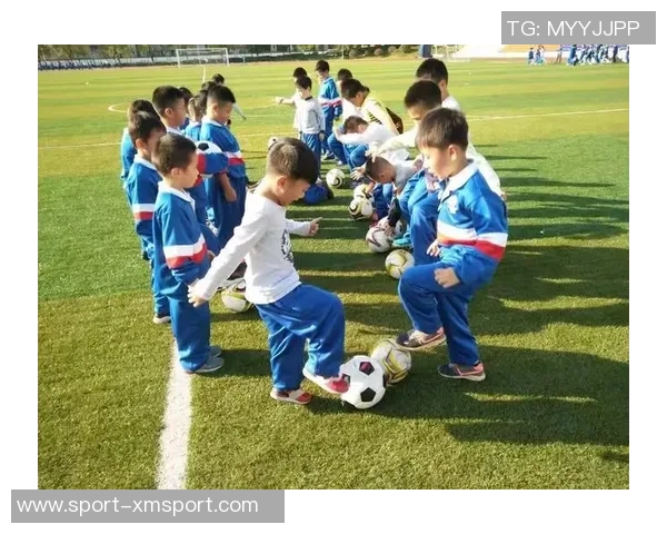 小学足球课教学设计与实践探索提升学生运动能力与团队合作精神